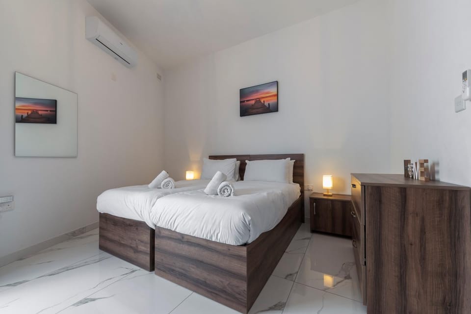 Bed, Photo of the whole room, Bedroom, towels, air conditioner