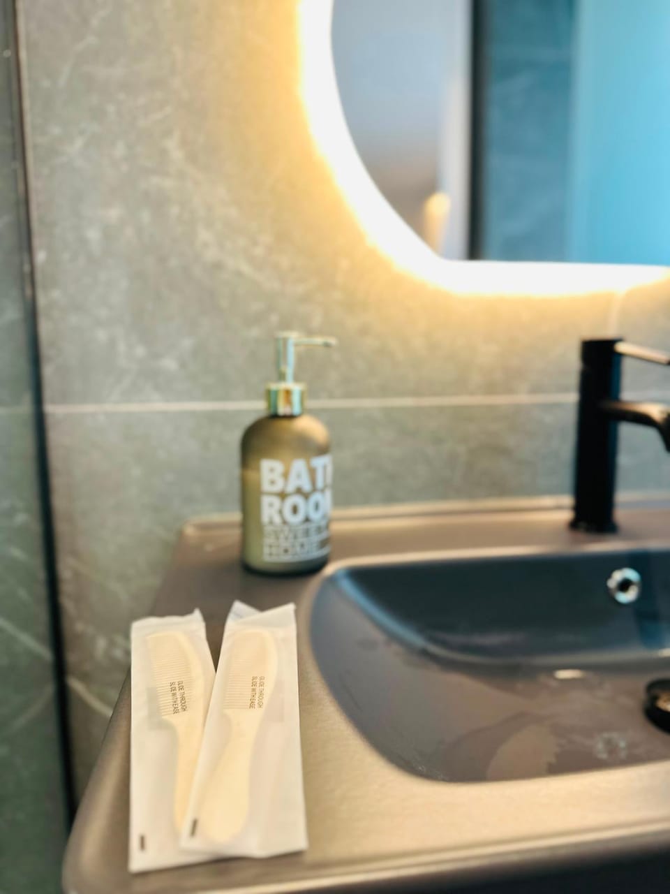 Bathroom, towels