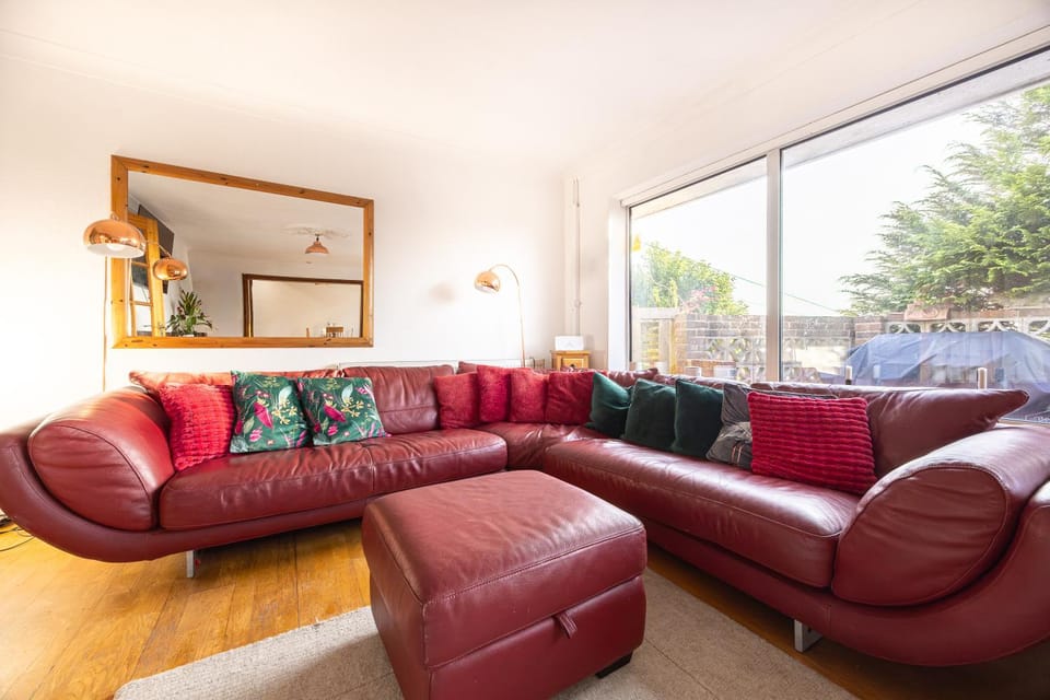 Charming home with Free Parking House in Hove