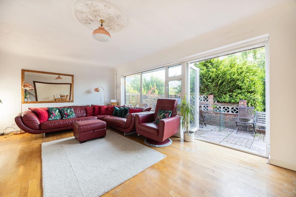 Charming home with Free Parking House in Hove