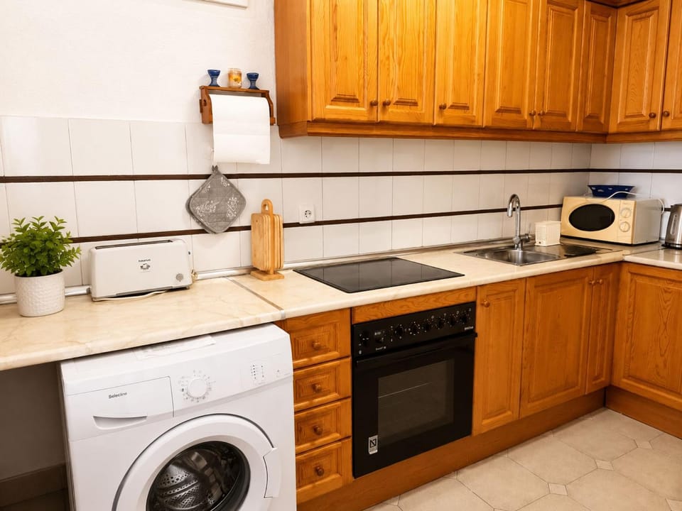microwave, oven, laundry, washing machine, kitchen
