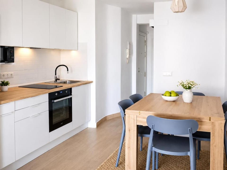 Kitchen or kitchenette, Dining area, oven, stove, toaster
