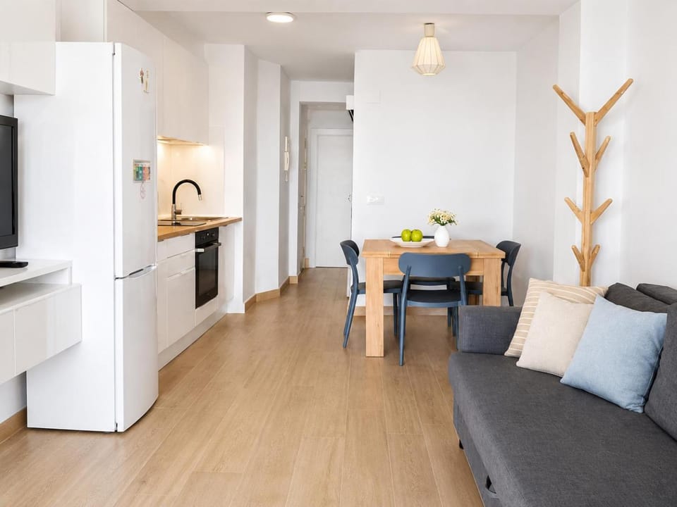 Kitchen or kitchenette, Living room, Seating area, Dining area, oven, stove