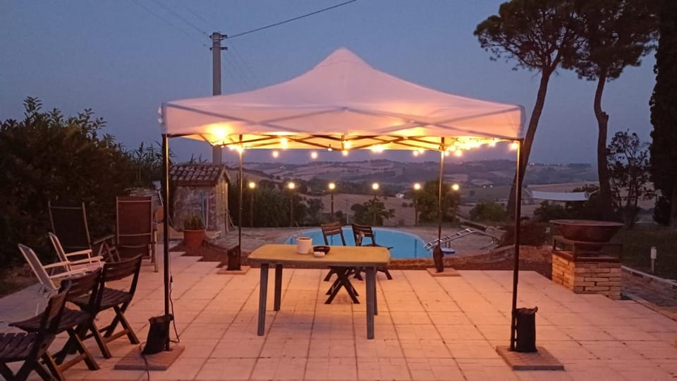 Patio, Swimming pool, sunbed