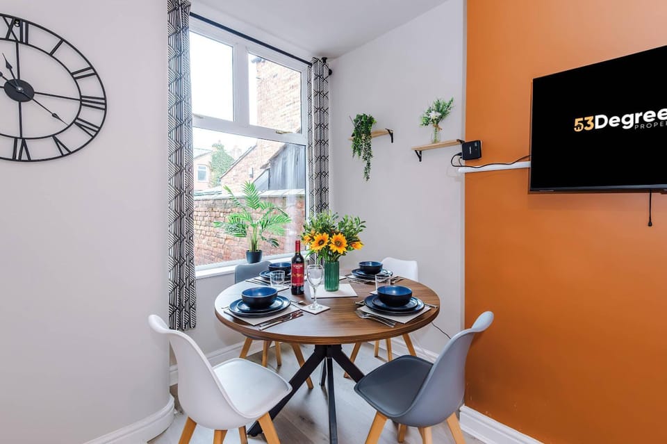 Dining area, Evening entertainment