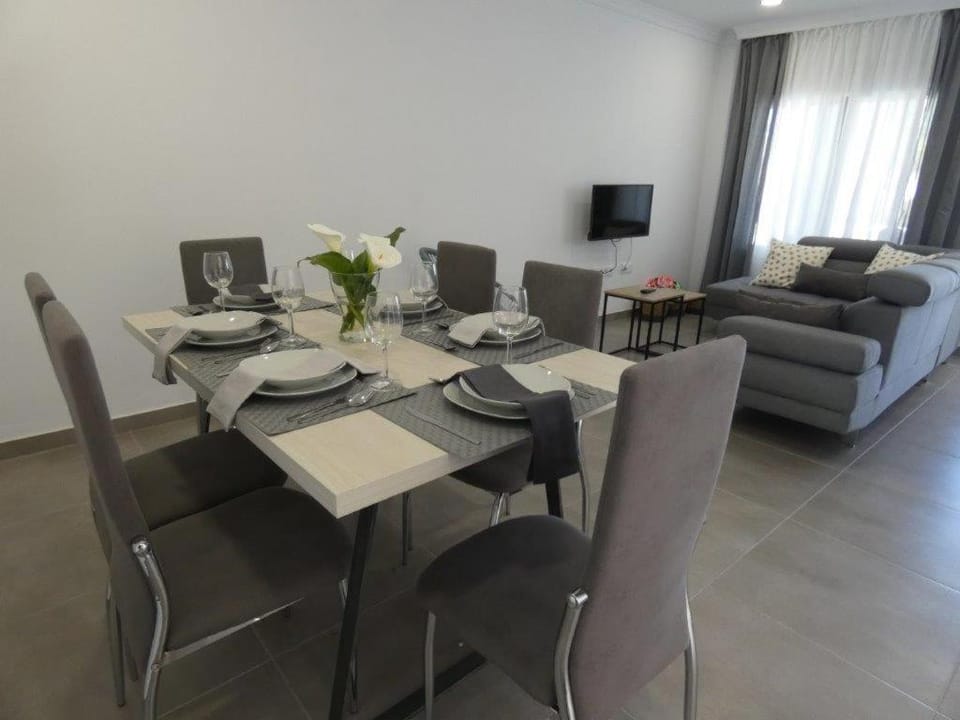 Communal lounge/ TV room, Living room, Dining area