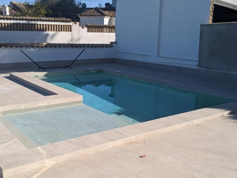 Swimming pool, Swimming pool