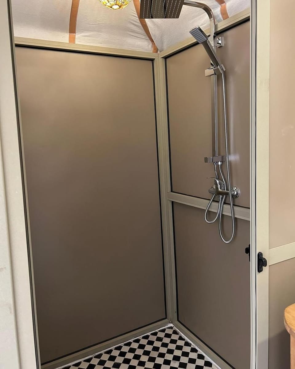 Shower, Bathroom, wardrobe