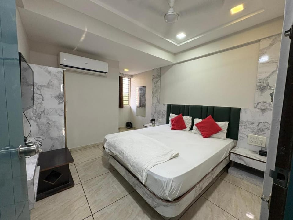 Hotel Shree Krishna Ahmedabad Hotel in Ahmedabad