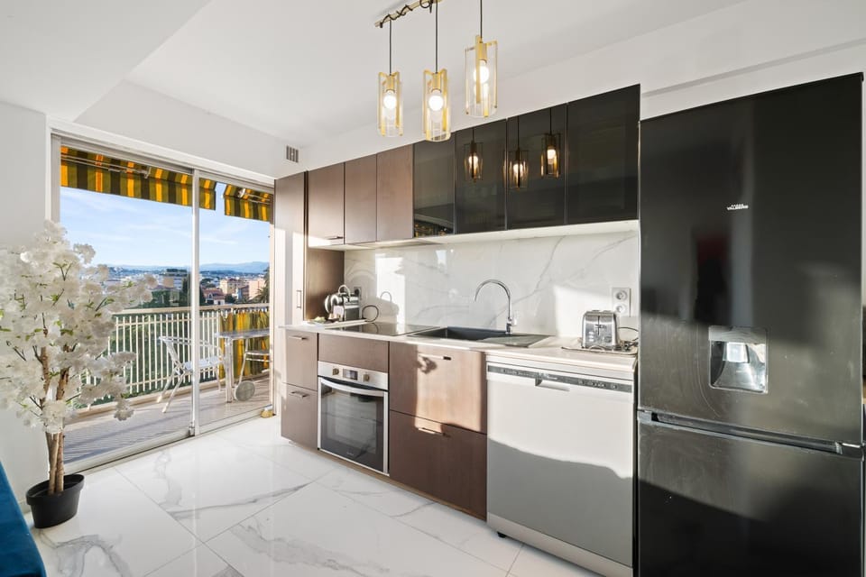 Kitchen or kitchenette, Dining area, dishwasher, oven, pet friendly, stove, toaster