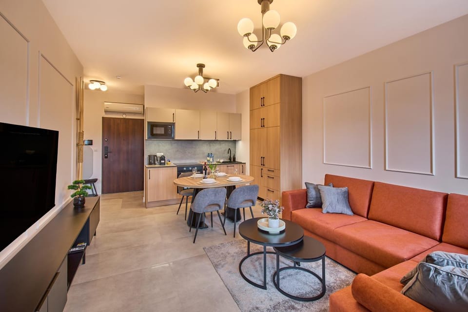 Communal lounge/ TV room, TV and multimedia, Kitchen or kitchenette, dishwasher, microwave, stove, kitchen