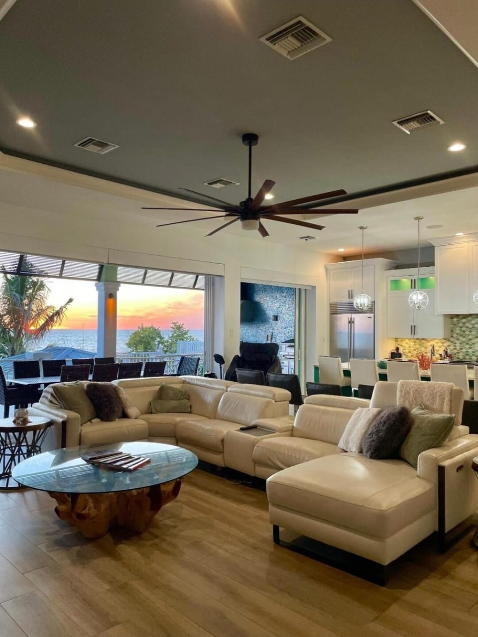Communal lounge/ TV room, TV and multimedia, Living room, Seating area, Evening entertainment