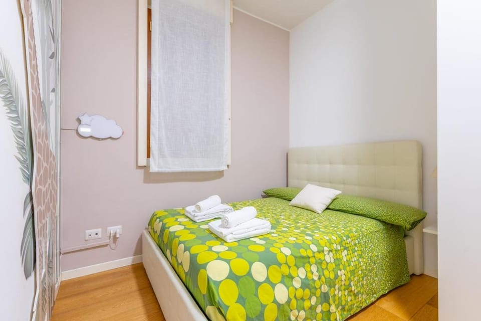 Elegant and spacious 2bdr, 5 min Central Station Apartment in Milan