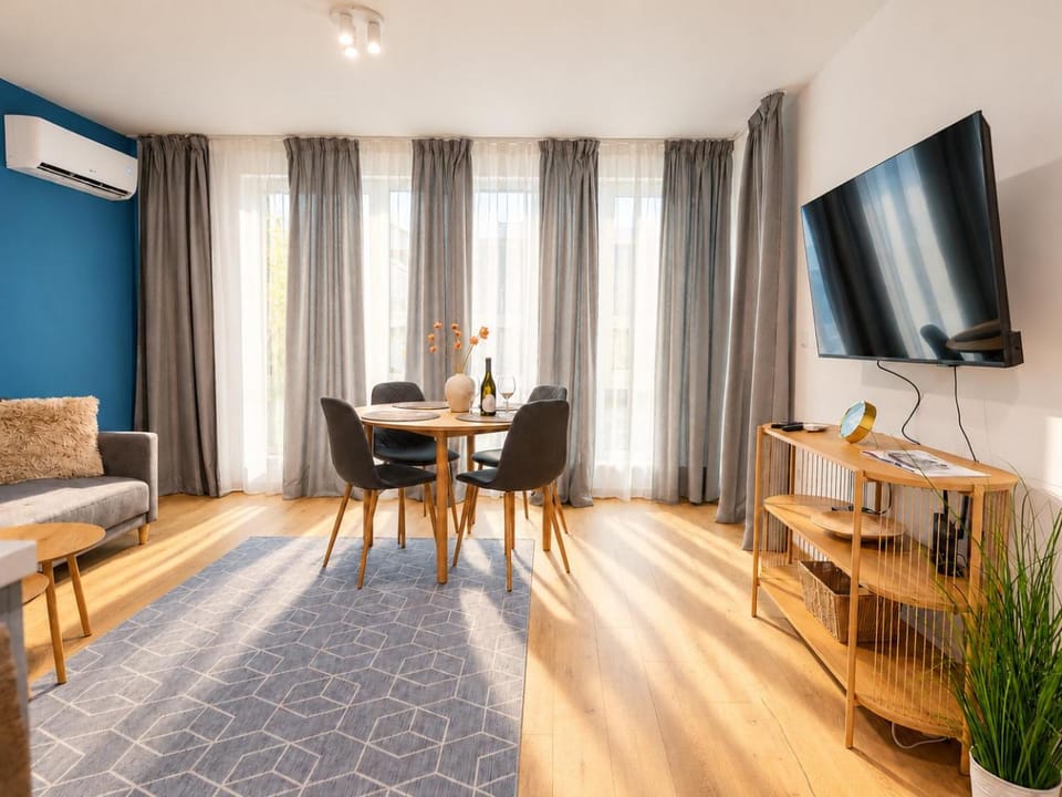 TV and multimedia, Living room, Dining area