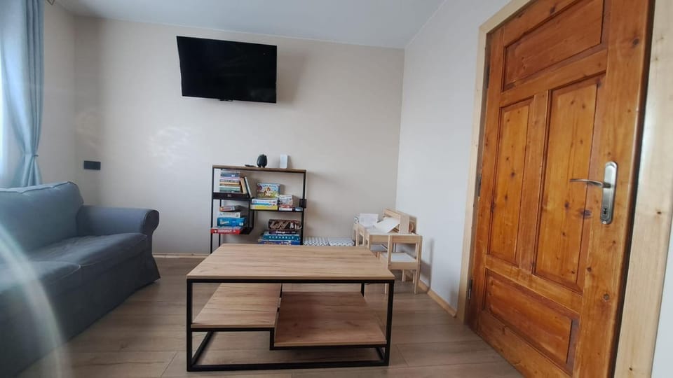 Communal lounge/ TV room, Game Room, Library, TV and multimedia, Living room, Seating area
