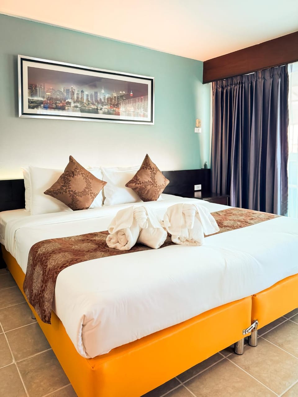 Bed, Photo of the whole room, Bedroom, towels
