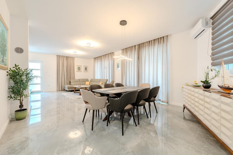 Living room, Photo of the whole room, kitchen