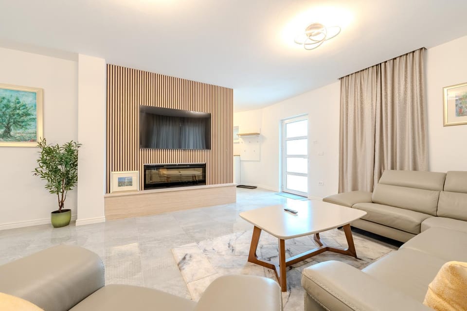 TV and multimedia, Living room, Seating area
