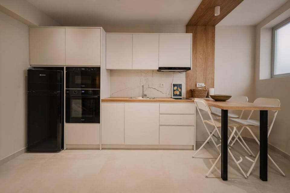 Kitchen or kitchenette, Dining area, kitchen