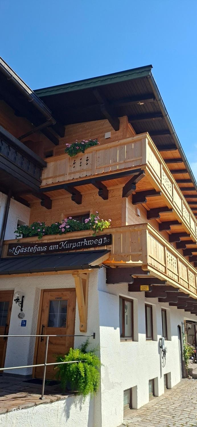 Gästehaus am Kurparkweg, Frühstückspension Bed and Breakfast in Bavaria