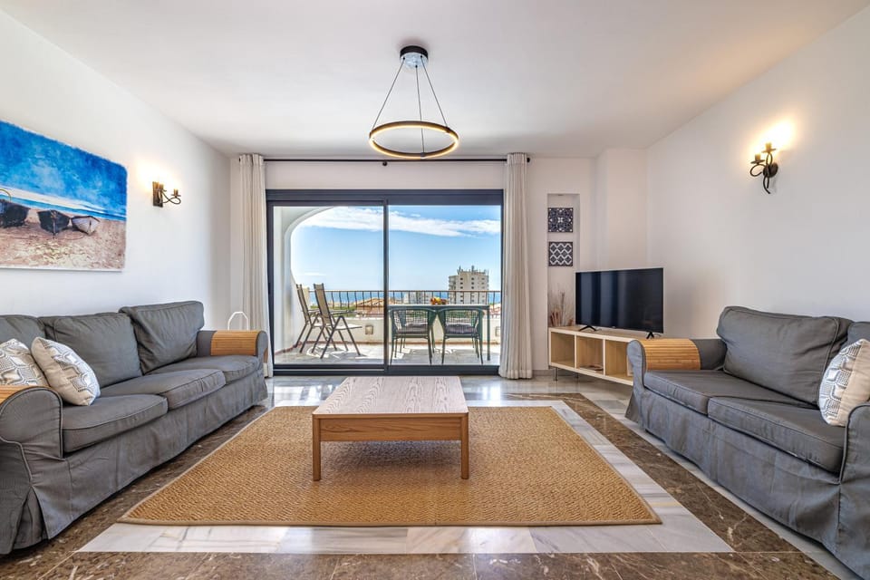 Renovated Apartment with Sea Views and Pool with Private Parking Apartment in Sitio de Calahonda