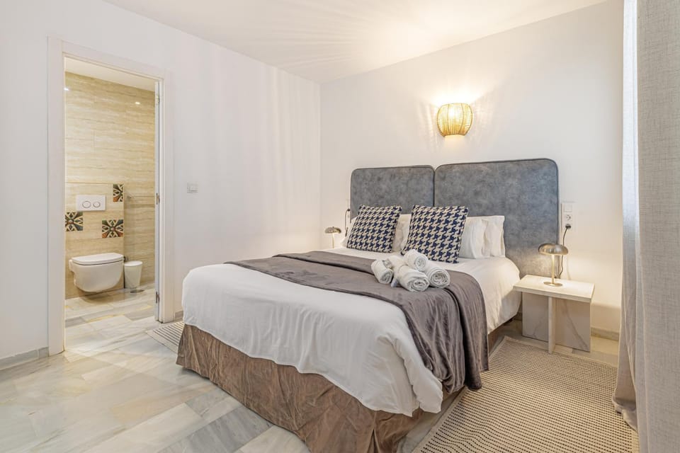Renovated Apartment with Sea Views and Pool with Private Parking Apartment in Sitio de Calahonda