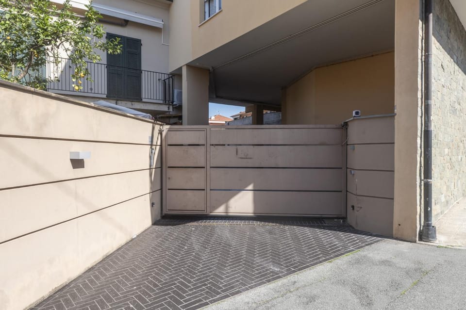 Property building, Facade/entrance, Neighbourhood