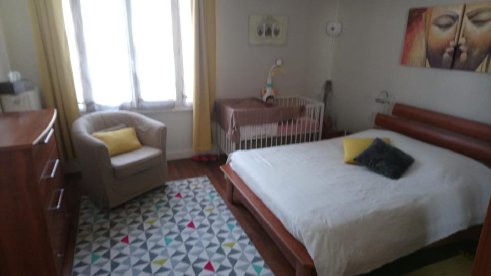 Loue une partie de notre maison avec jardin pour 6 personnes Vacation rental in Le Mans