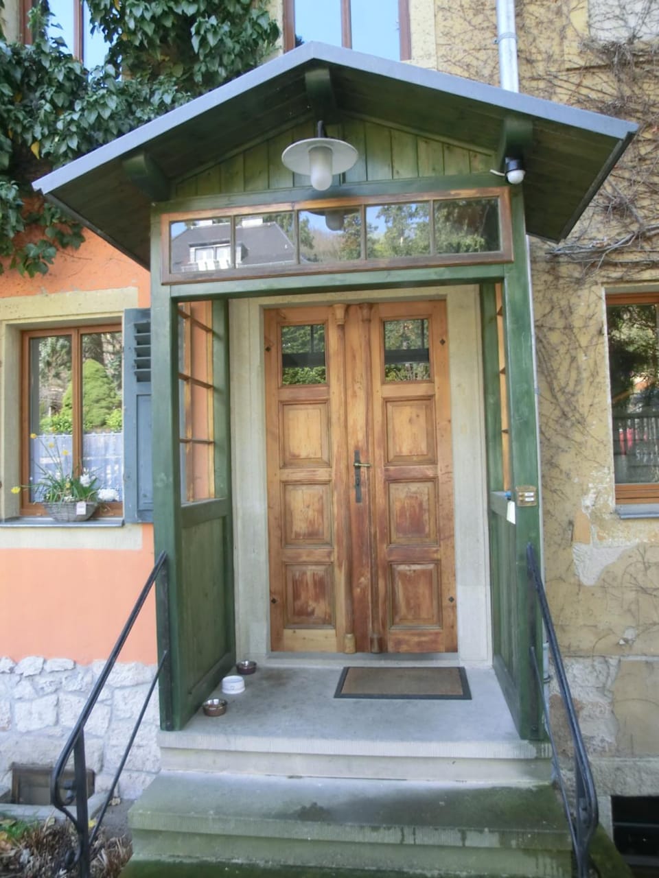 Facade/entrance