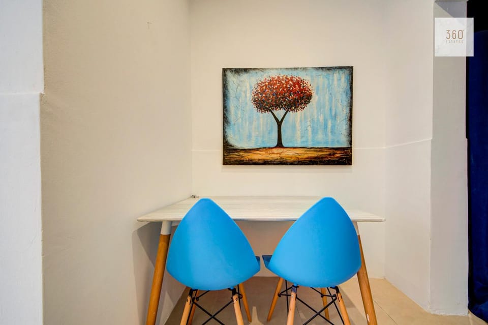 Living room, Decorative detail, Seating area, Dining area