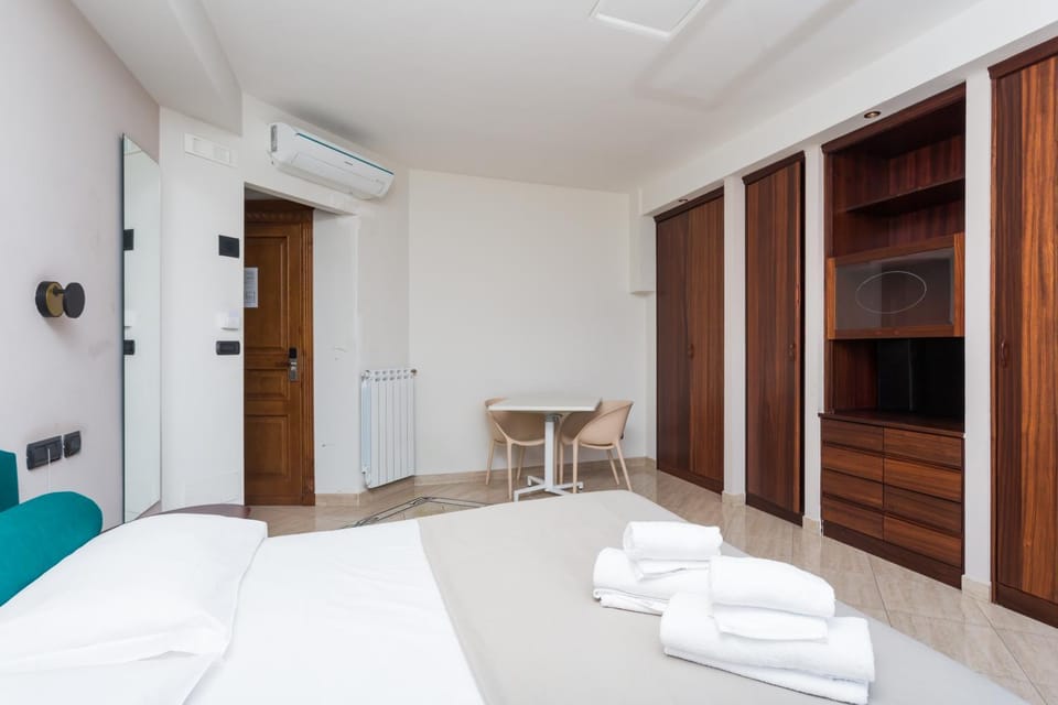 Triple G Rooftop Rooms By Dimorra Bed and Breakfast in Naples