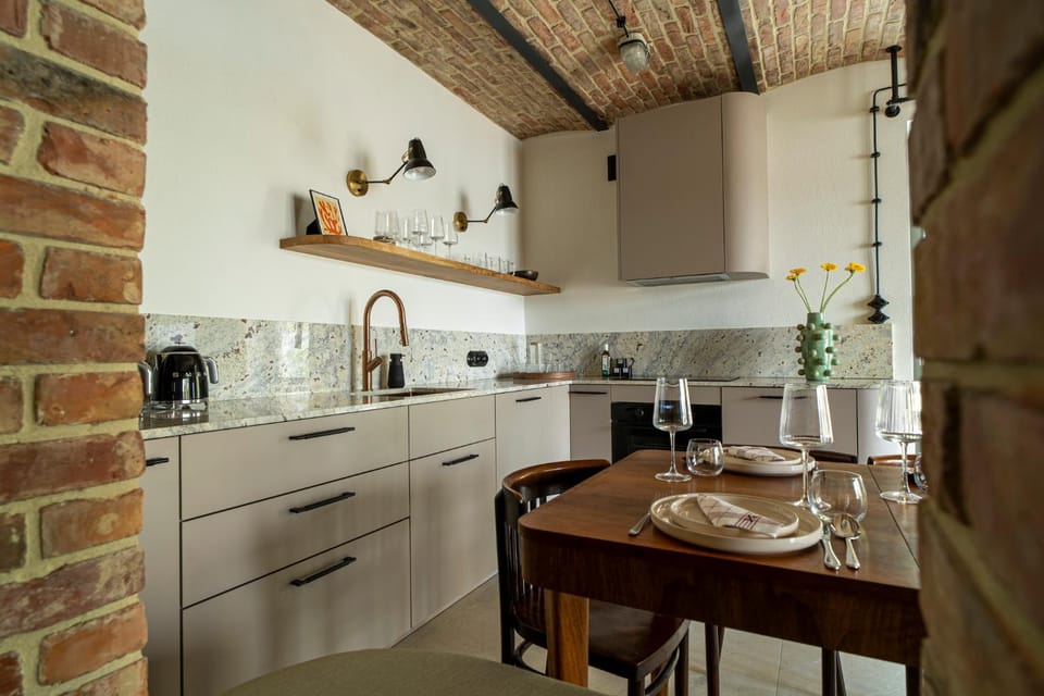 Kitchen or kitchenette, Dining area, stove
