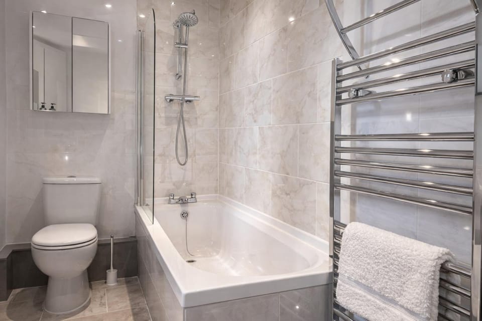 1 Bed Apartment Near Kelham Island, FREE Parking - Hosted by StayHostSave Apartment in Sheffield