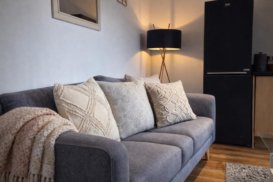 1 Bed Apartment Near Kelham Island, FREE Parking - Hosted by StayHostSave Apartment in Sheffield