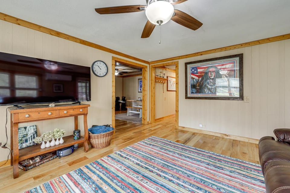 Quaint Mountain Charm! Robbinsville Hideaway House in Stecoah