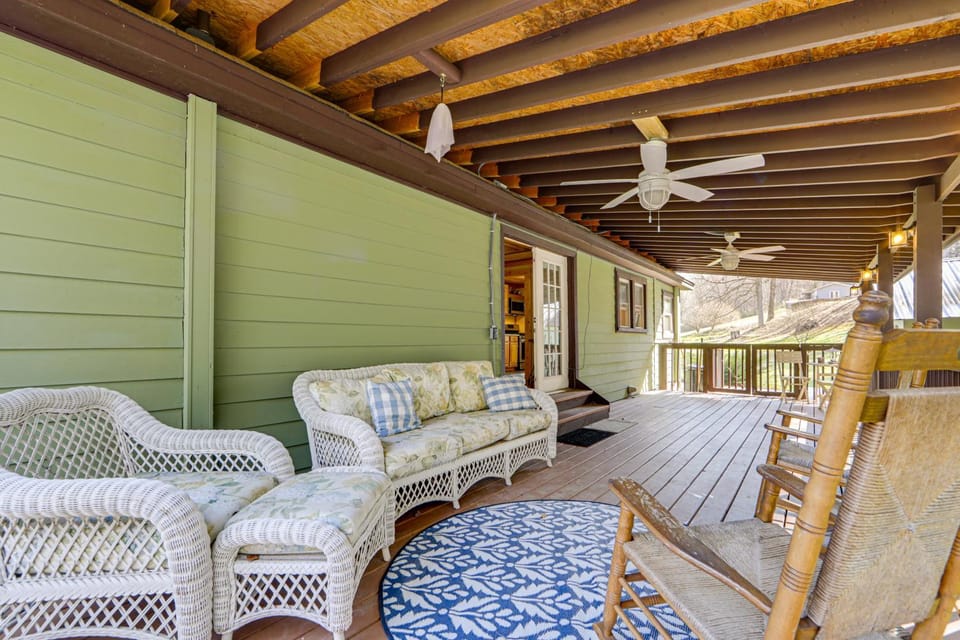 Quaint Mountain Charm! Robbinsville Hideaway House in Stecoah