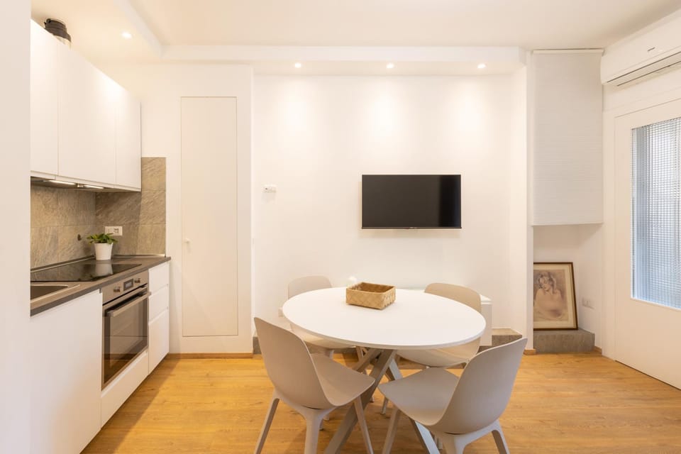 TV and multimedia, Kitchen or kitchenette, Dining area, Lunch, kitchen