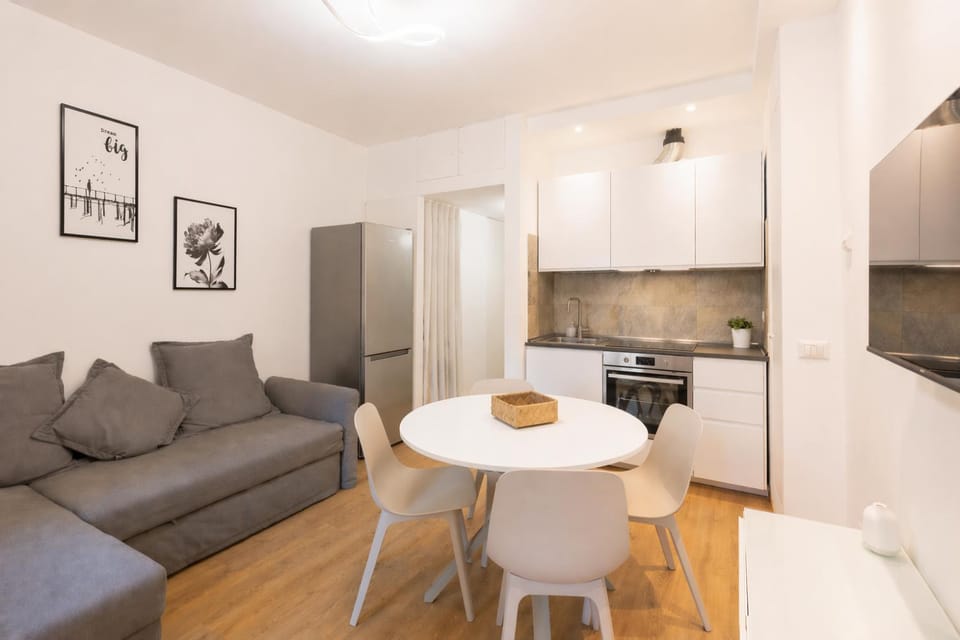 Kitchen or kitchenette, Living room, Seating area, Dining area, oven, stove