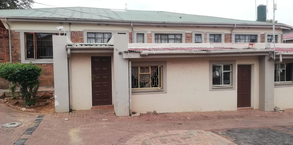 GG Guest House Bed and Breakfast in Johannesburg