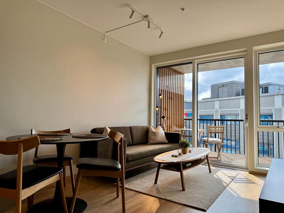 Patio, Balcony/Terrace, Living room, Seating area, Dining area