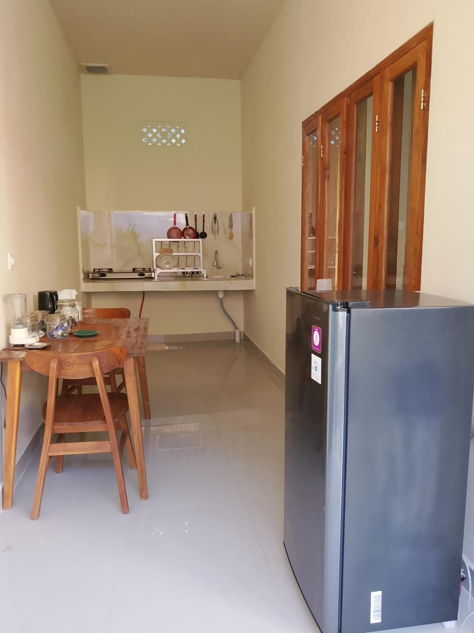 Kitchen or kitchenette, Dining area