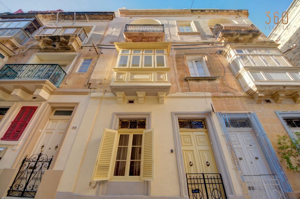 Property building, Day