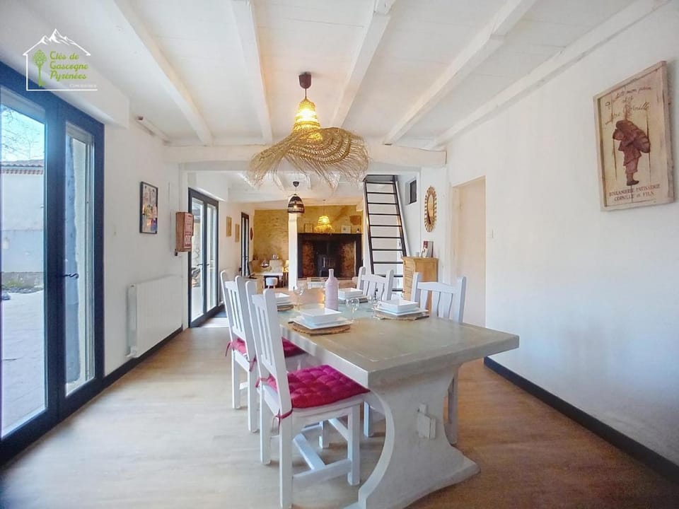 Maison cosy avec piscine, un voyage en Gascogne ! House in Occitanie