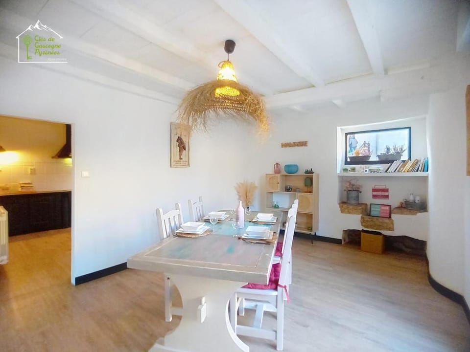 Maison cosy avec piscine, un voyage en Gascogne ! House in Occitanie