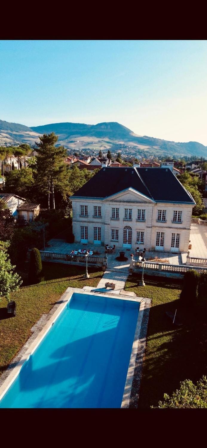 Chambres d hôtes dans maison bourgeoise Douce France Bed and Breakfast in Occitanie