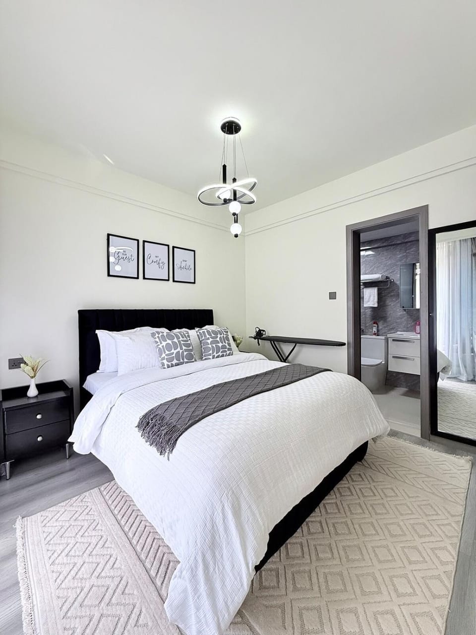 Bed, Photo of the whole room, Bedroom, Family, hair dryier