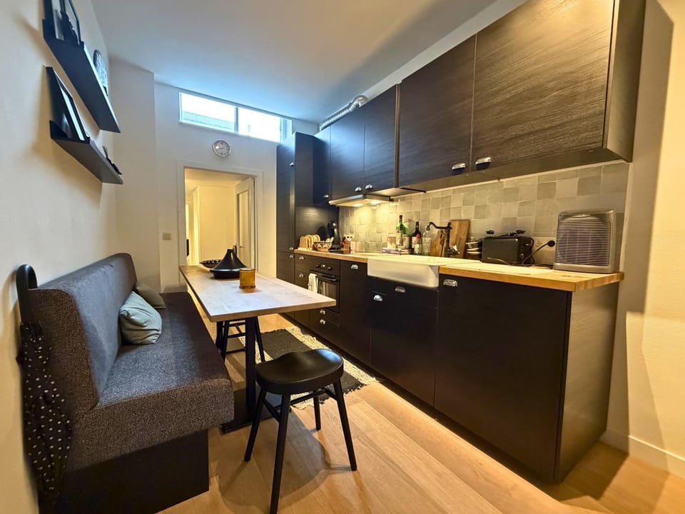 Kitchen or kitchenette, Dining area, stove