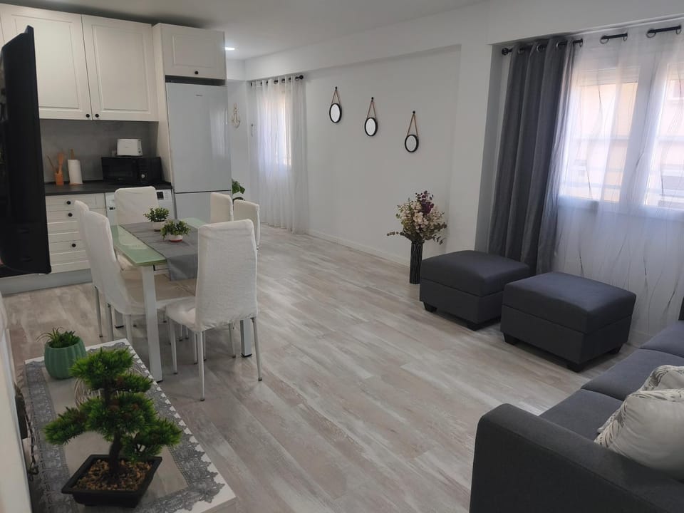 Communal lounge/ TV room, kitchen