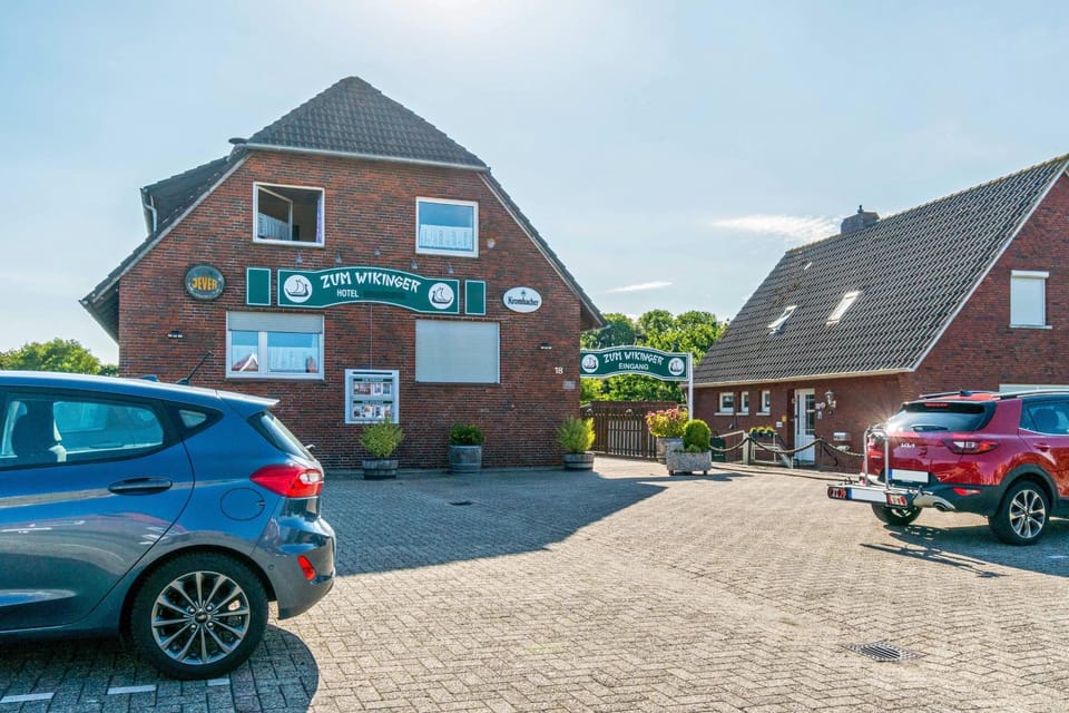 Hotel Zum Wikinger - Haustiere Bed and Breakfast in Lower Saxony, Germany