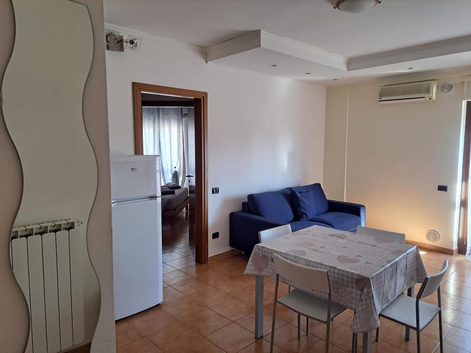 Kitchen or kitchenette, Living room, Seating area, Dining area, air conditioner